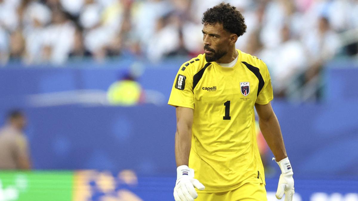 Vozinha Signs with His New Club!