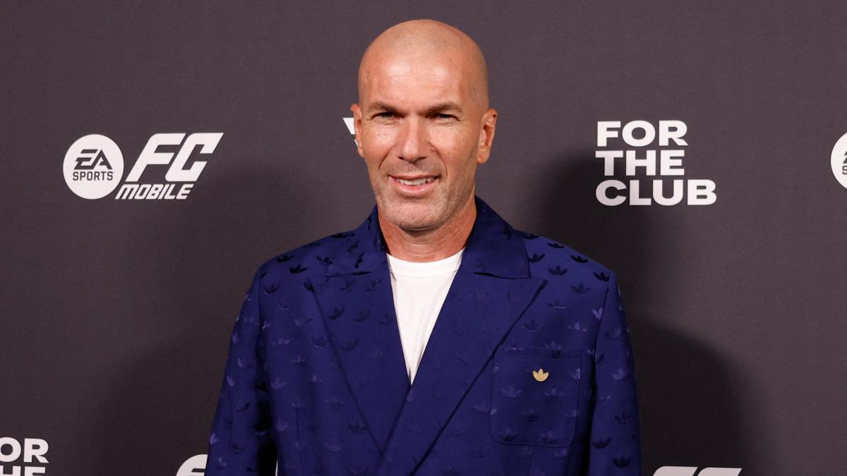 French Team: Zinédine Zidane Already Signing His First Autographs