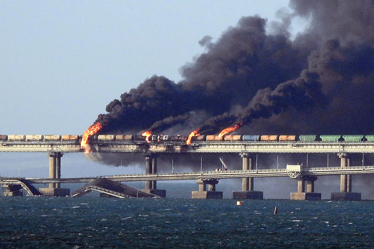 El puente de Crimea tras la explosión del 8 de octubre de 2022. Imagen AFP