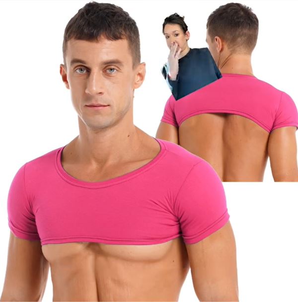 Se vio a un segundo hombre vistiendo lo que parecía ser una blusa ajustada que apenas le cubría el pecho.