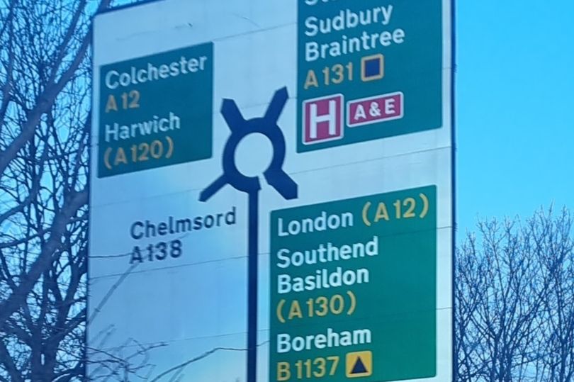 A principios de este año, los conductores quedaron atónitos por el error en esta señal de tráfico en Chelmsford, Essex.