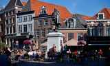 El antiguo centro de la ciudad de Hoorn con la estatua de Jan Pieterszoon Coen. 