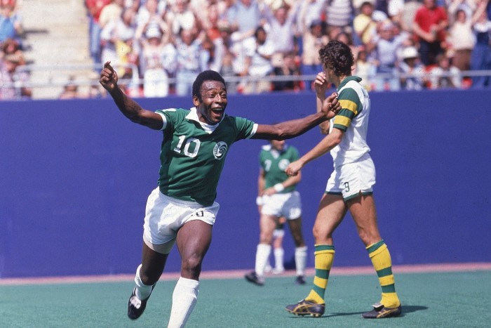 Pelé jugando para el Cosmos de Nueva York en los años 1970