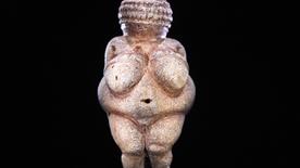 Archivo: La Venus de Willendorf tomada el 22 de septiembre de 2015 en el nuevo Gabinete Venus del Museo de Historia Natural (NHM) de Viena. 