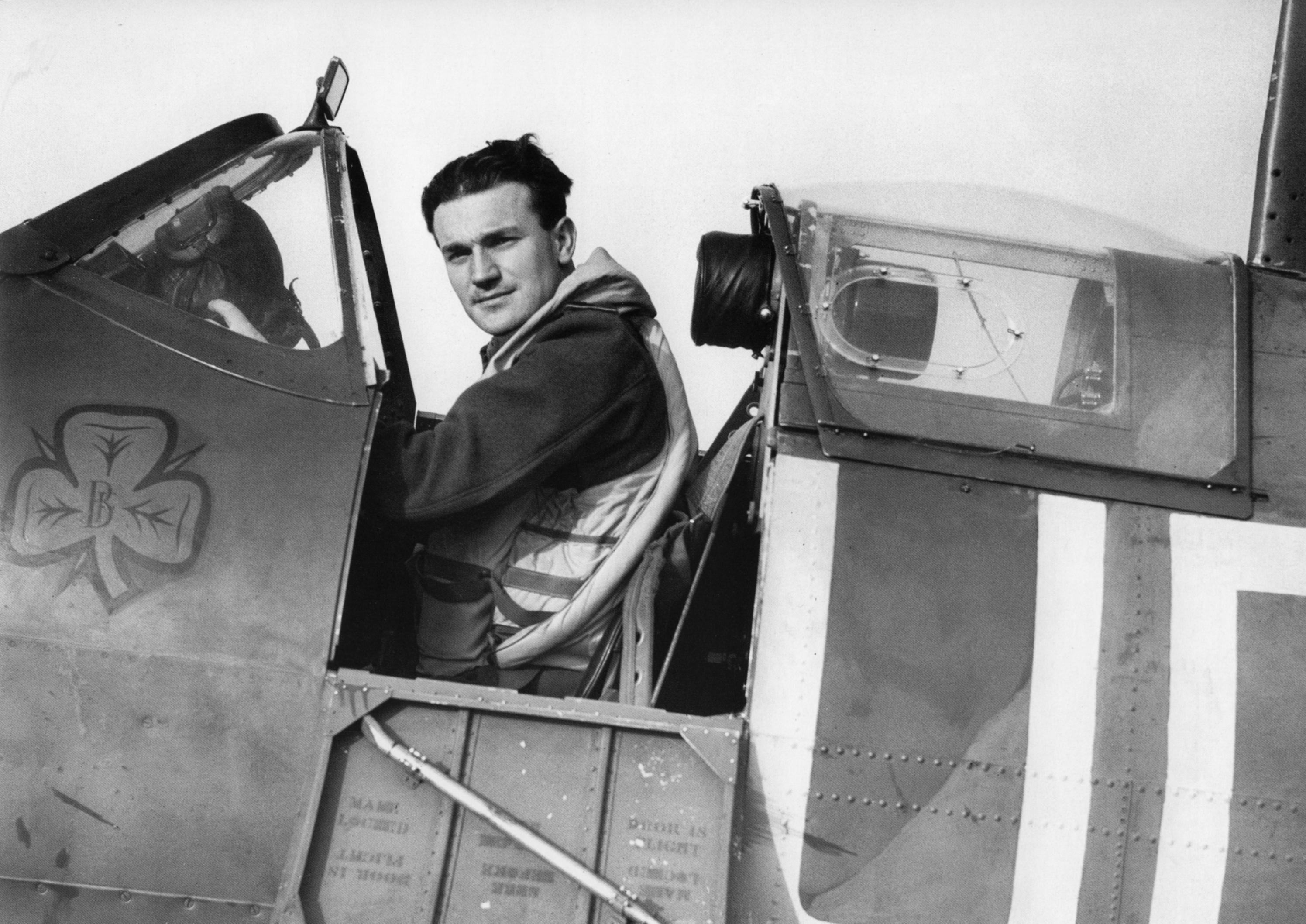 A pesar de derribar hasta 34 aviones enemigos, lo que lo convirtió en el tercer as más importante de la Segunda Guerra Mundial, Paddy se negó a que pintaran sus derribos en el costado de su cabina.