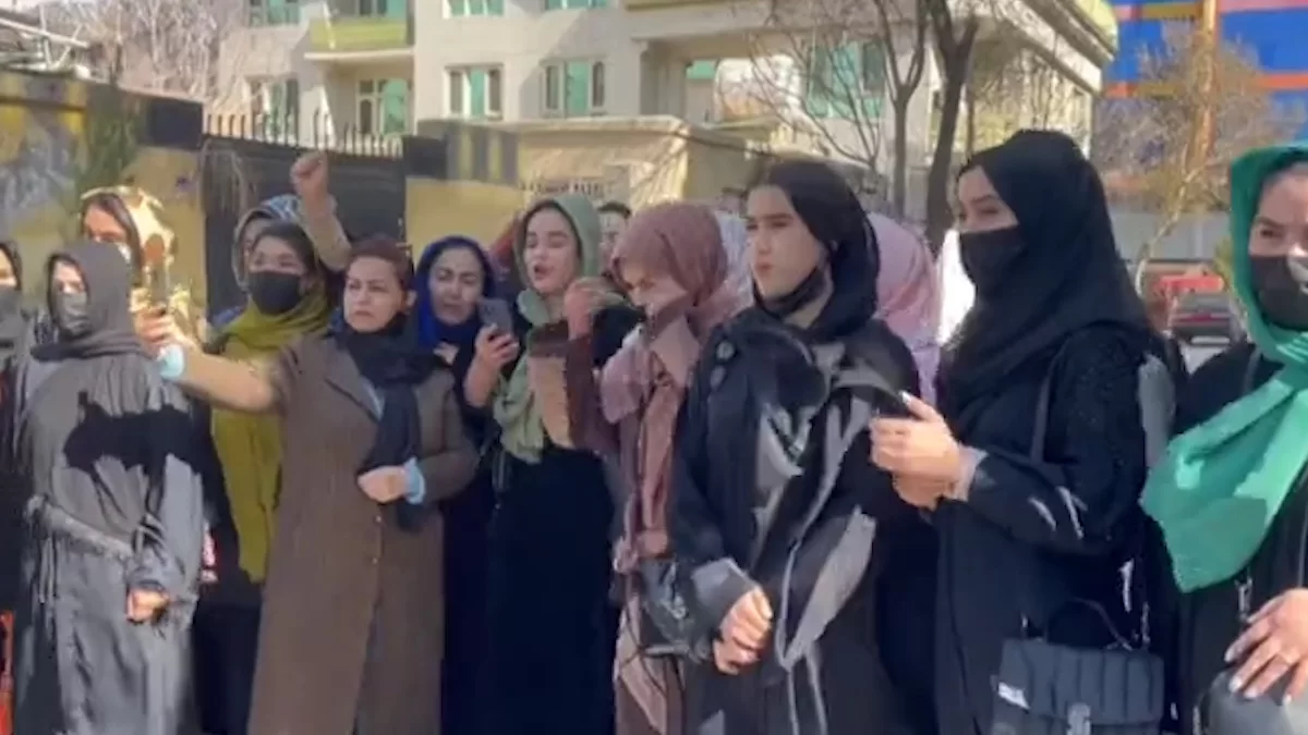 8 de marzo en Afganistán: veinte mujeres valientes marchan por sus derechos