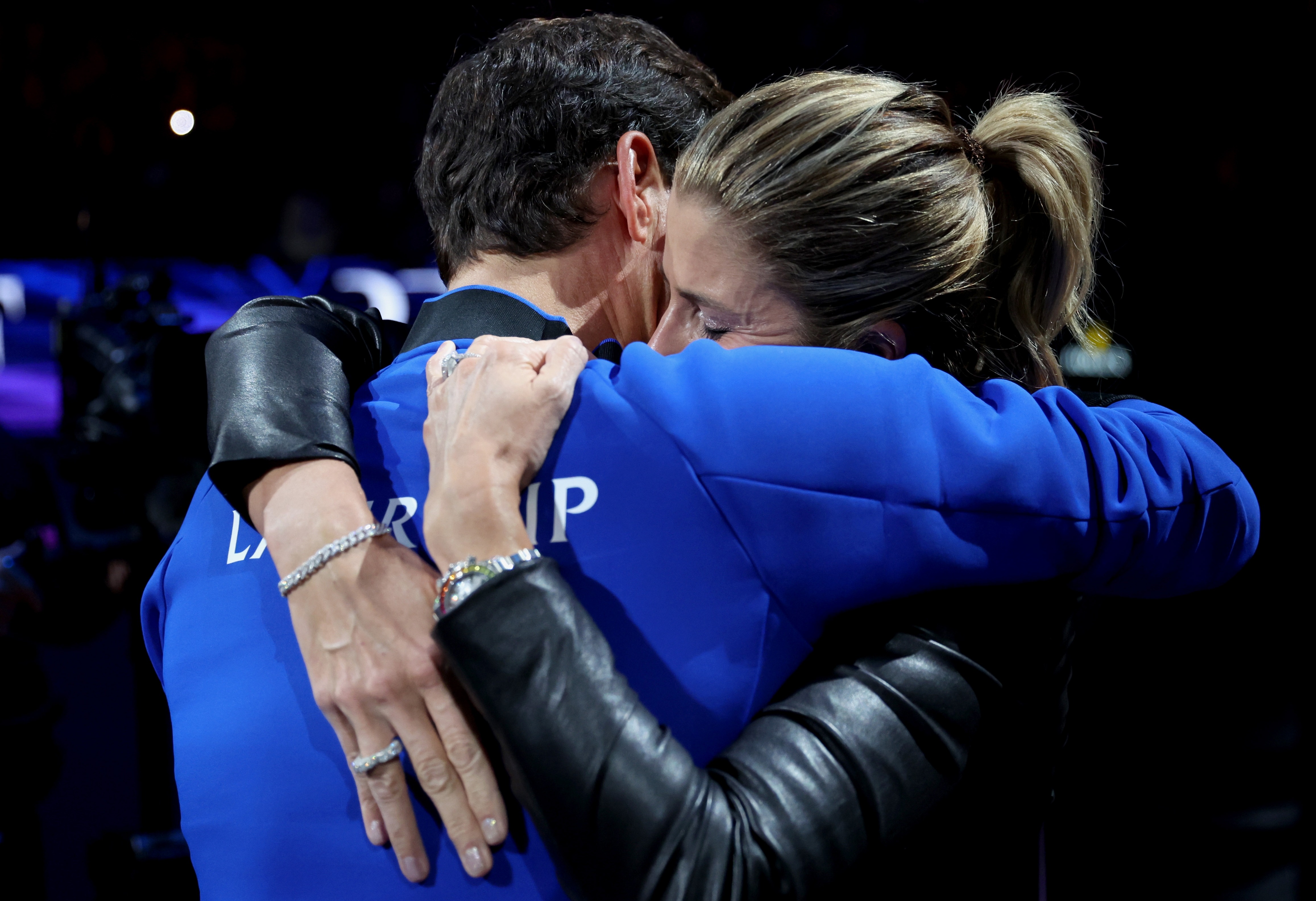 La esposa de Federer, Mirka, lloró con su marido en su último partido en la Laver Cup