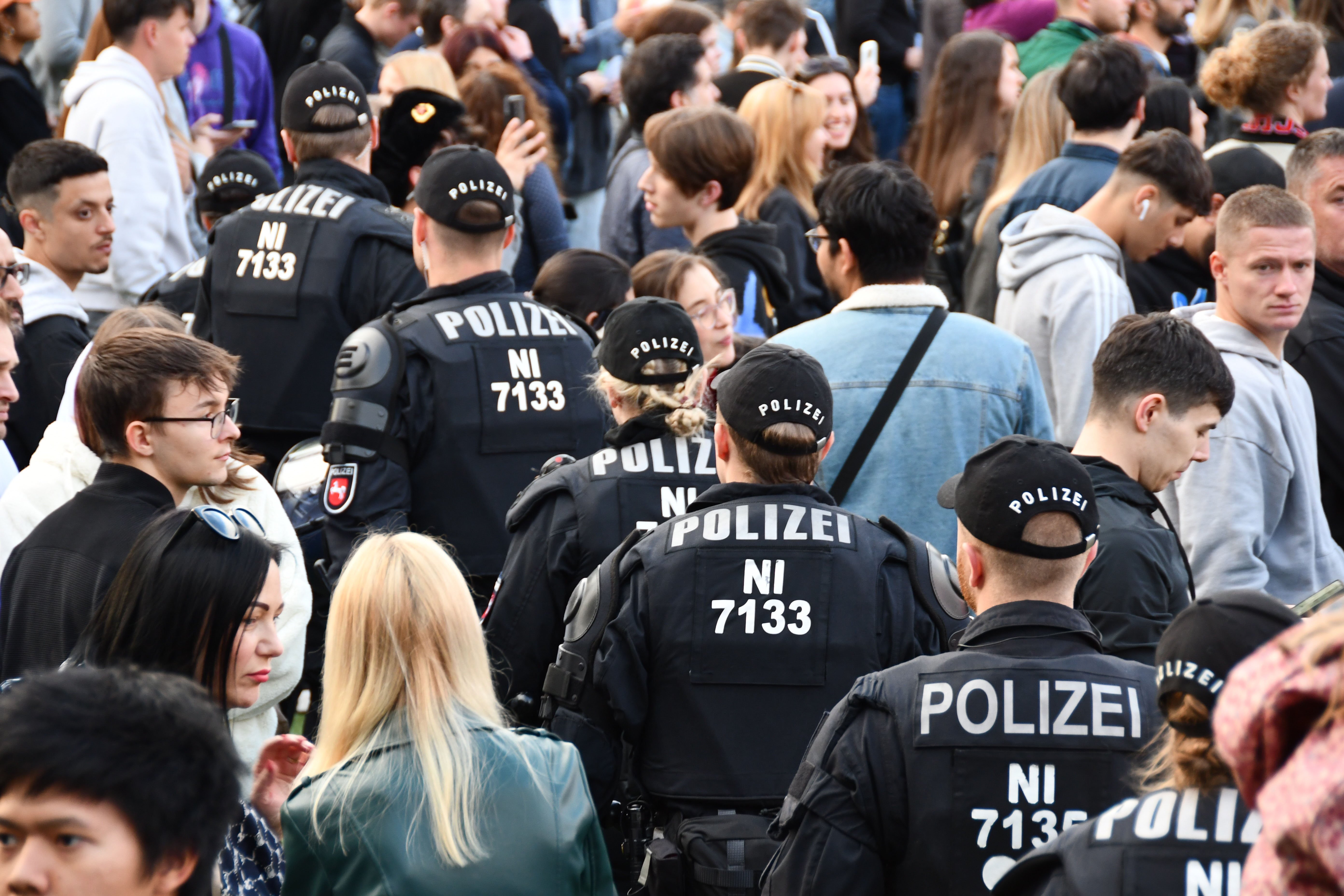 La policía alemana se prepara para la violencia en el partido inaugural de la Eurocopa de Inglaterra