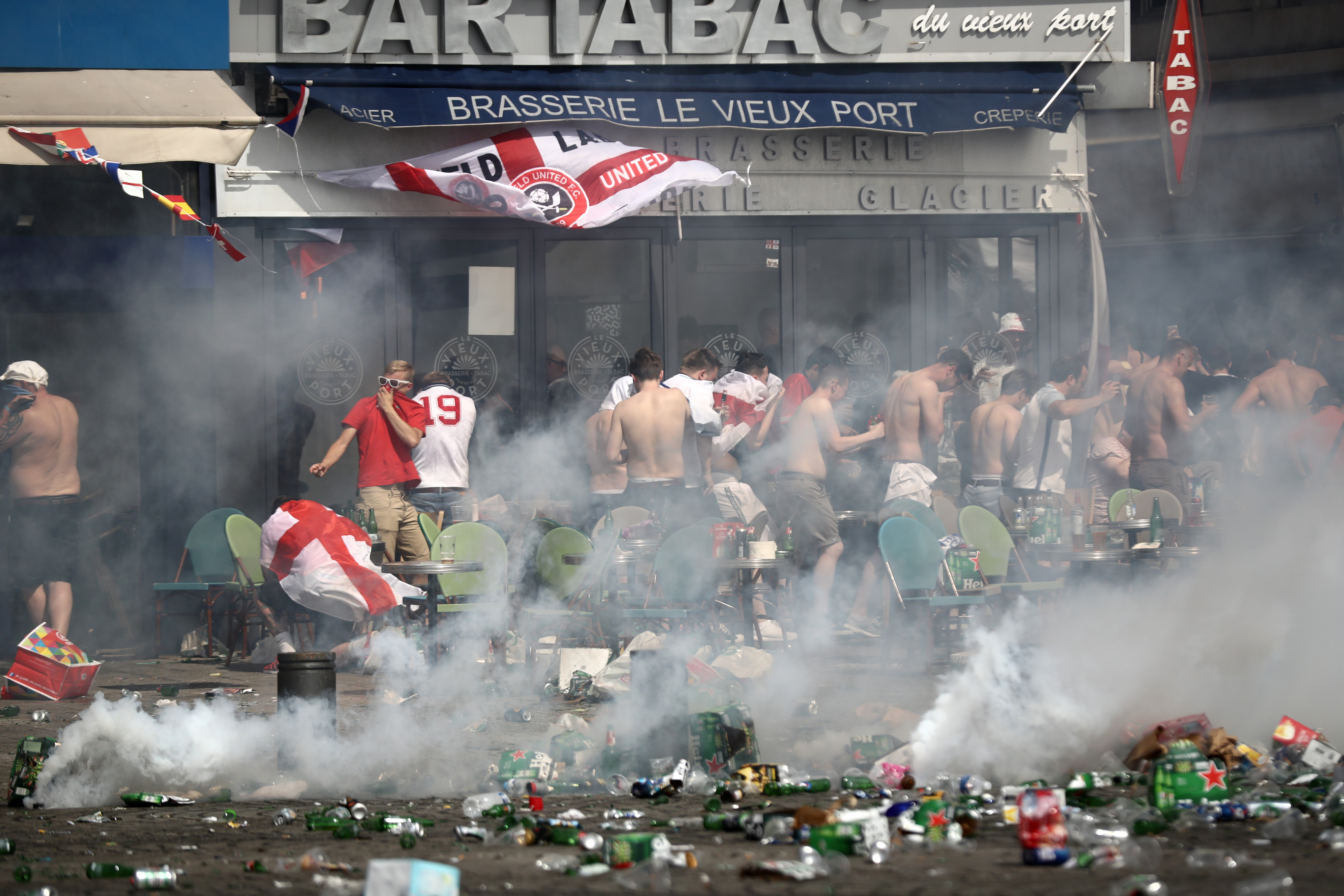 Las escenas de terror en Marsella hace ocho años esta semana cuando los ultras rusos lanzaron la pelea de hooligans más sangrienta en una generación contra los fanáticos de Inglaterra.