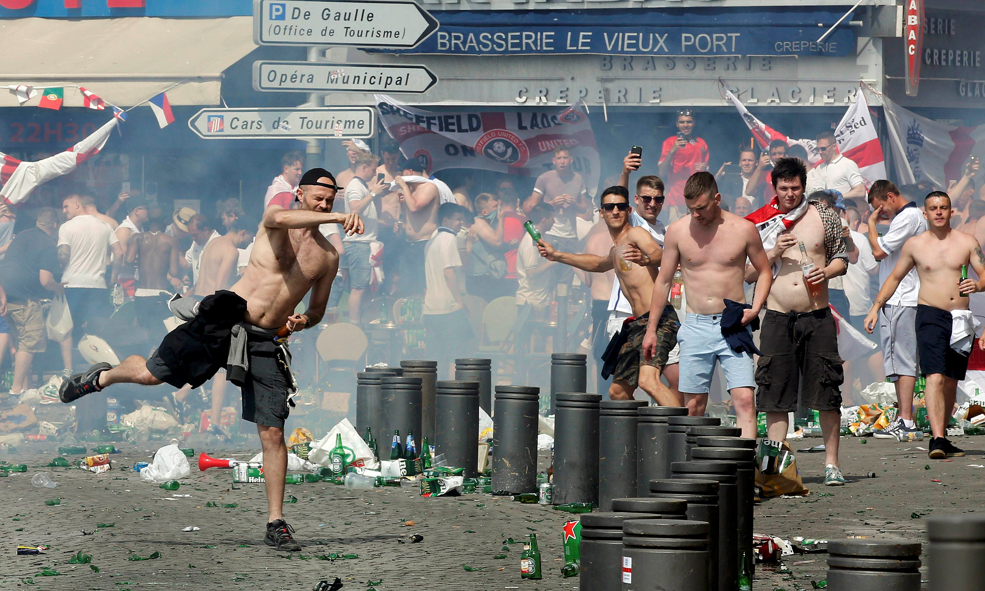 Los brutales enfrentamientos se prolongaron durante horas en la ciudad francesa
