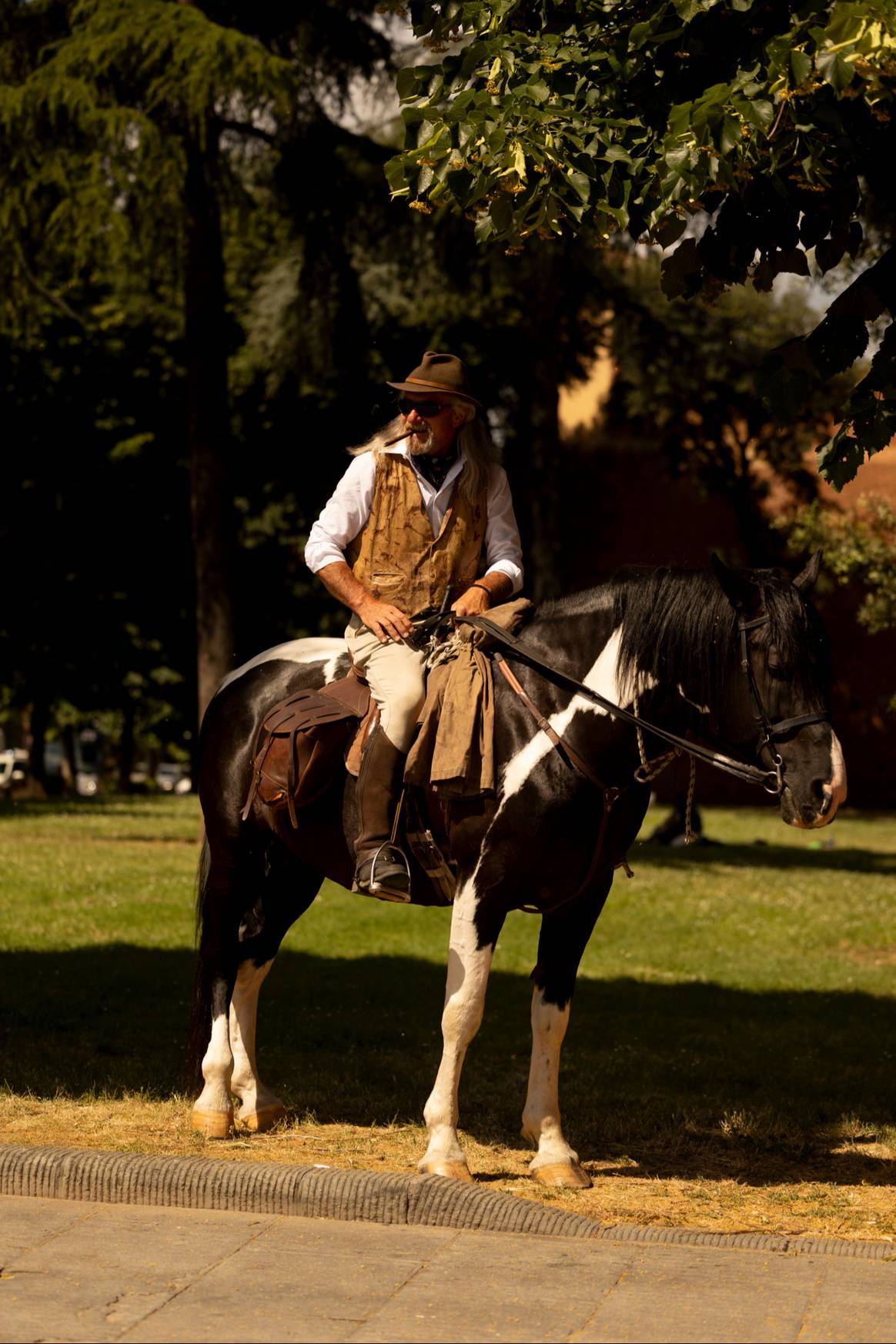Un vaquero y su caballo en Pitti Uomo