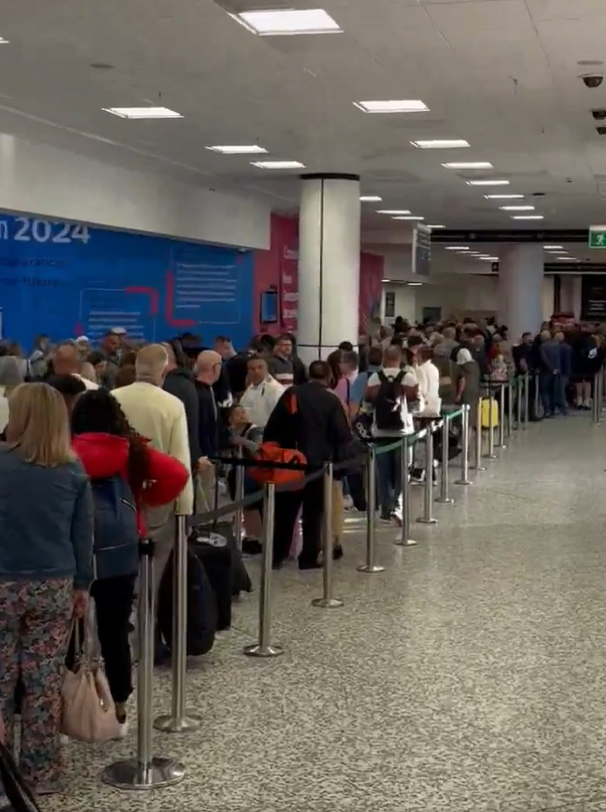 Una vez dentro de la terminal todavía había largas colas