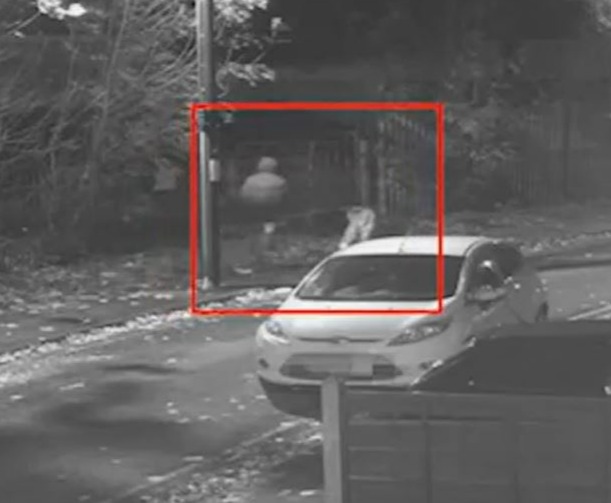 Imágenes de CCTV muestran a Shawn y un amigo dirigiéndose a un parque momentos antes de ser atacados.