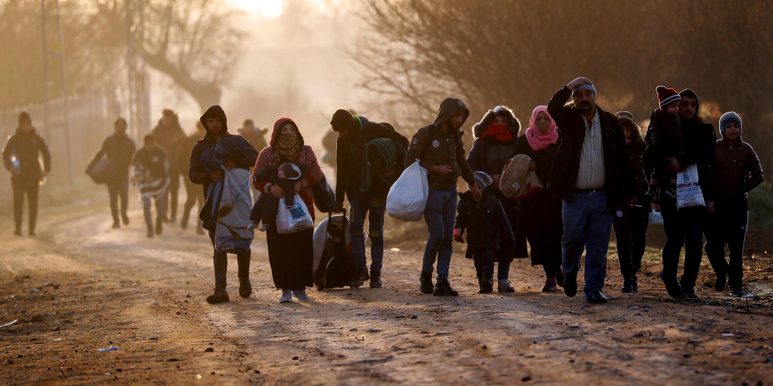 Archivo: Refugiados en la frontera entre Turquía y Grecia el 3 de marzo de 2020