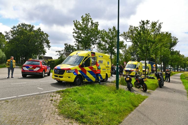 Tras el accidente de moto en Heeze se llamó a varios servicios de emergencia (foto: Rico Vogels/SQ Vision).