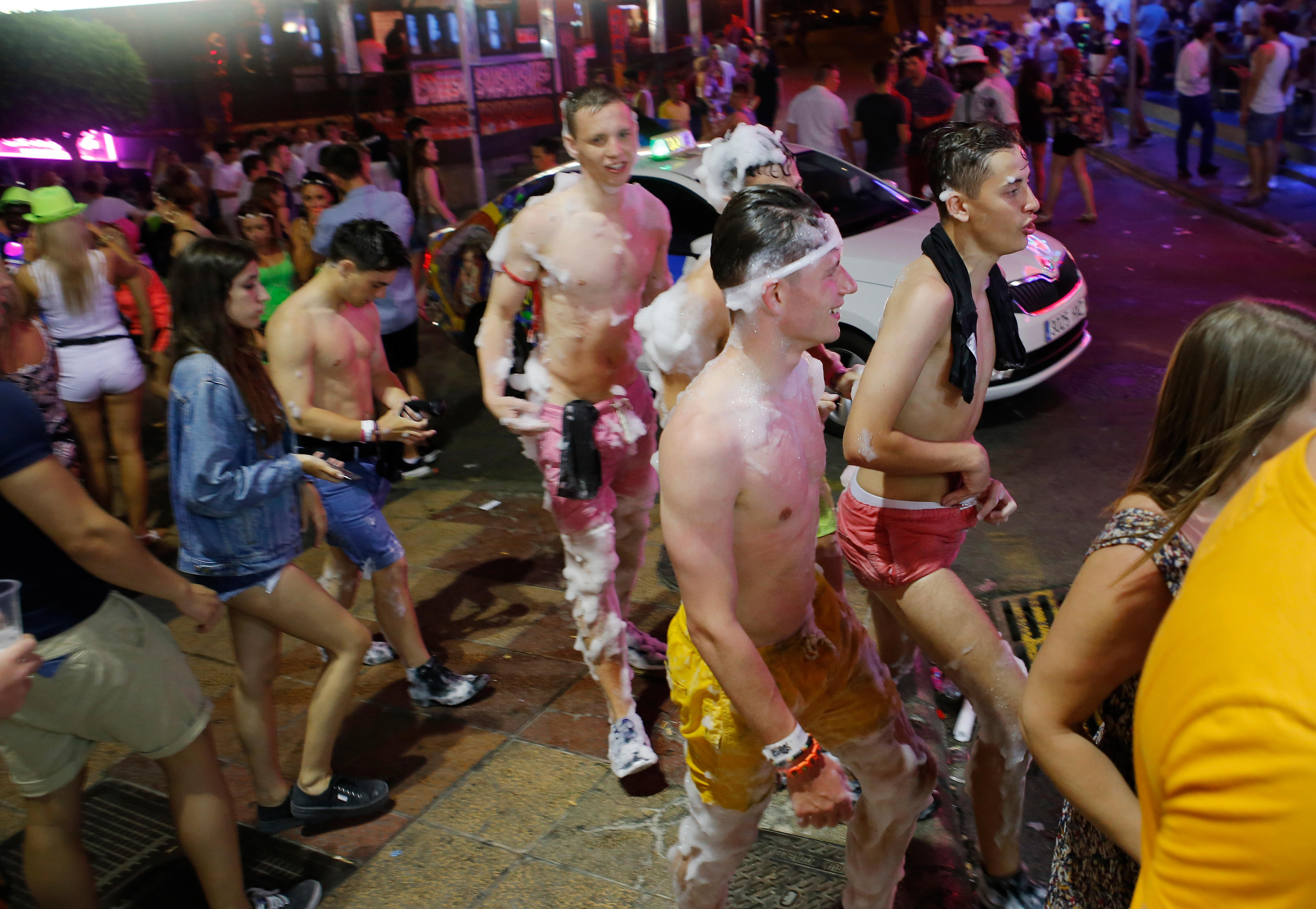 El alcalde de la ciudad del partido ha amenazado con tomar medidas enérgicas contra los turistas borrachos