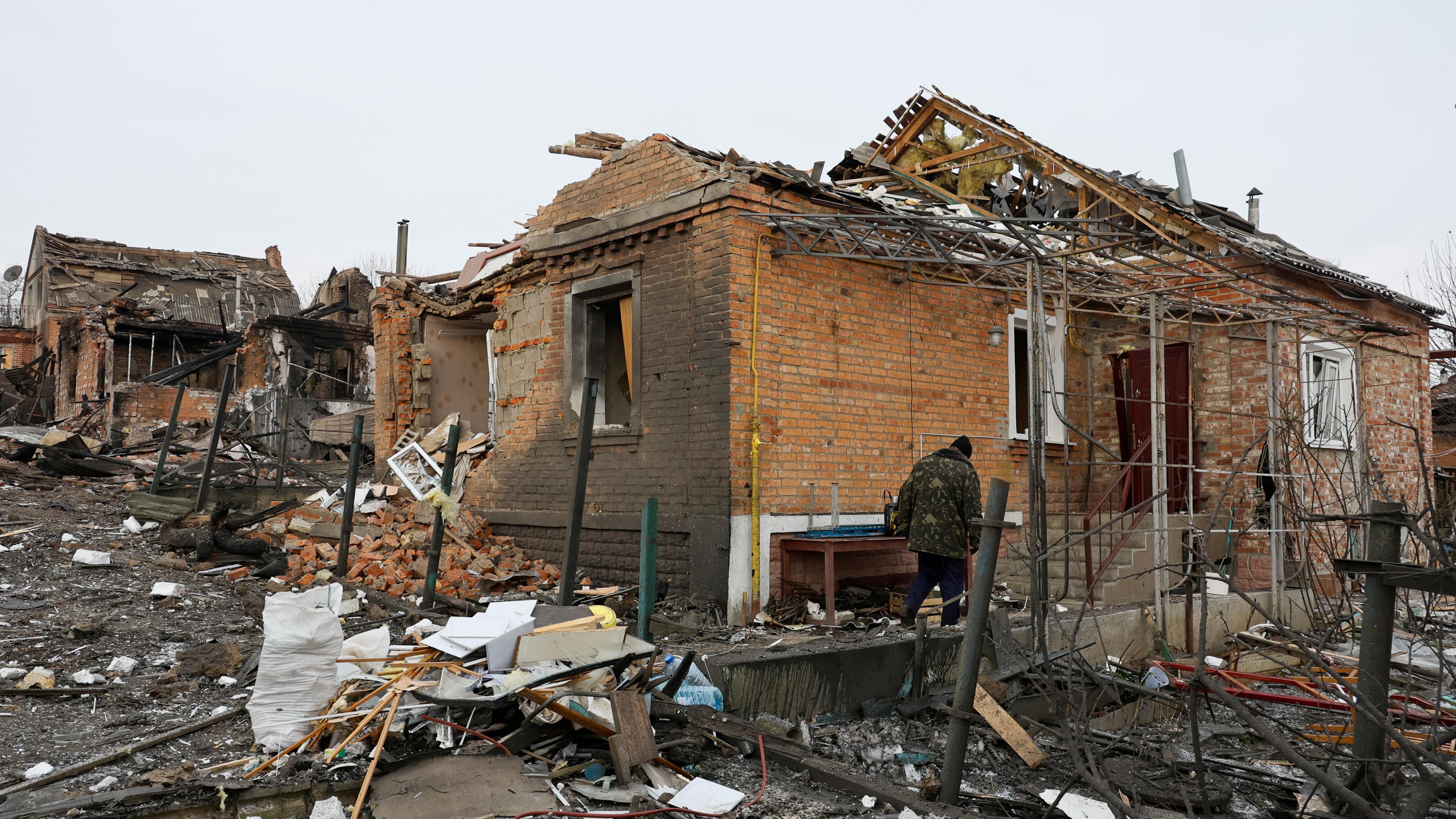 Casa destruida tras un ataque con cohetes