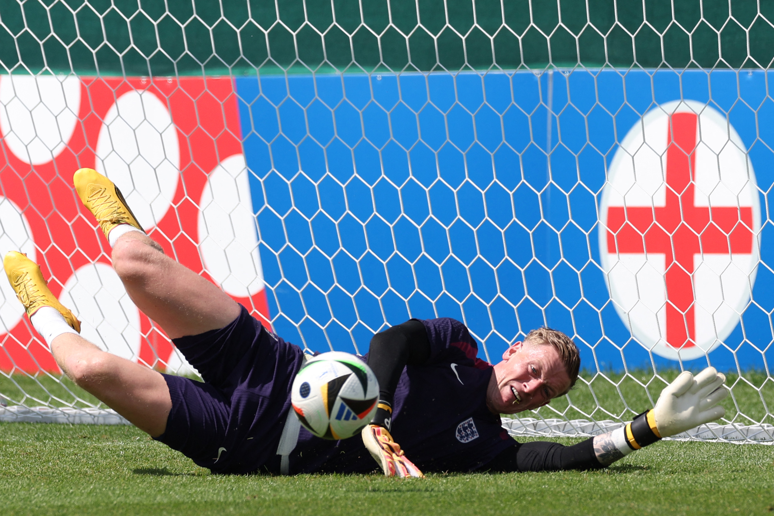 Wilshere ha instado a Jordan Pickford a empezar a jugar desde atrás