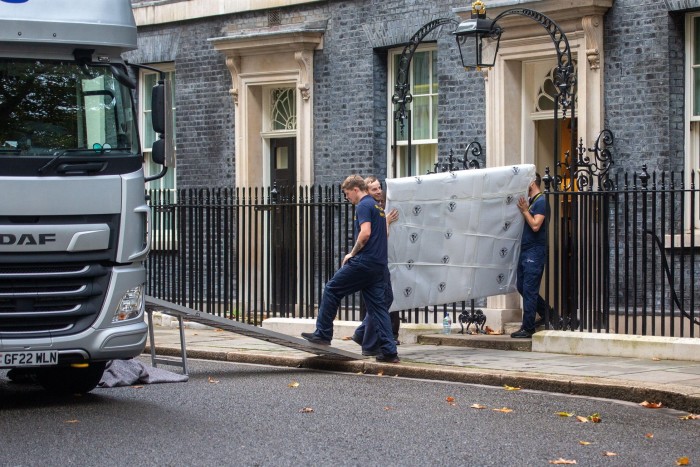 Mudanzas de furgonetas fuera del número 10 de Downing Street