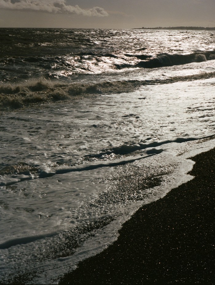 Olas rompiendo en una playa