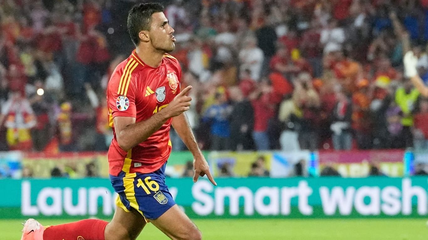 Rodri celebra su gol del 1:1.