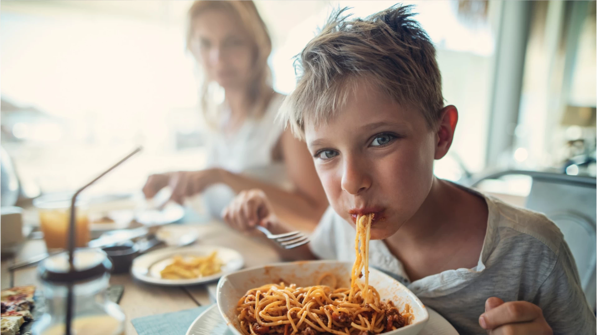 Niños en restaurantes: guía práctica para padres