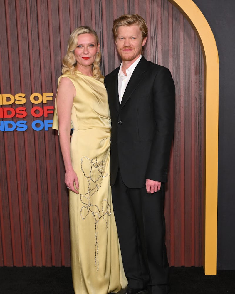 Kirsten Dunst vestido amarillo Erdem Resort 2025