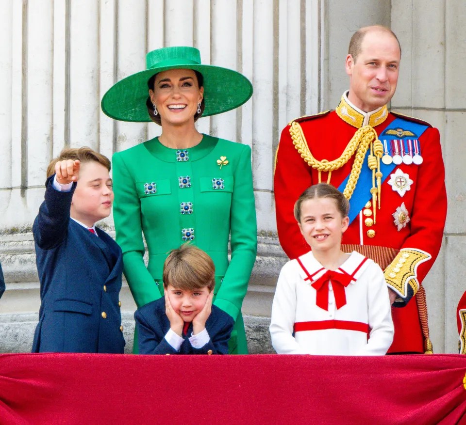 Kate con el príncipe William y sus hijos en Trooping the Color el año pasado