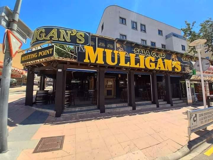 El incidente ocurrió frente al bar irlandés Mulligan's.