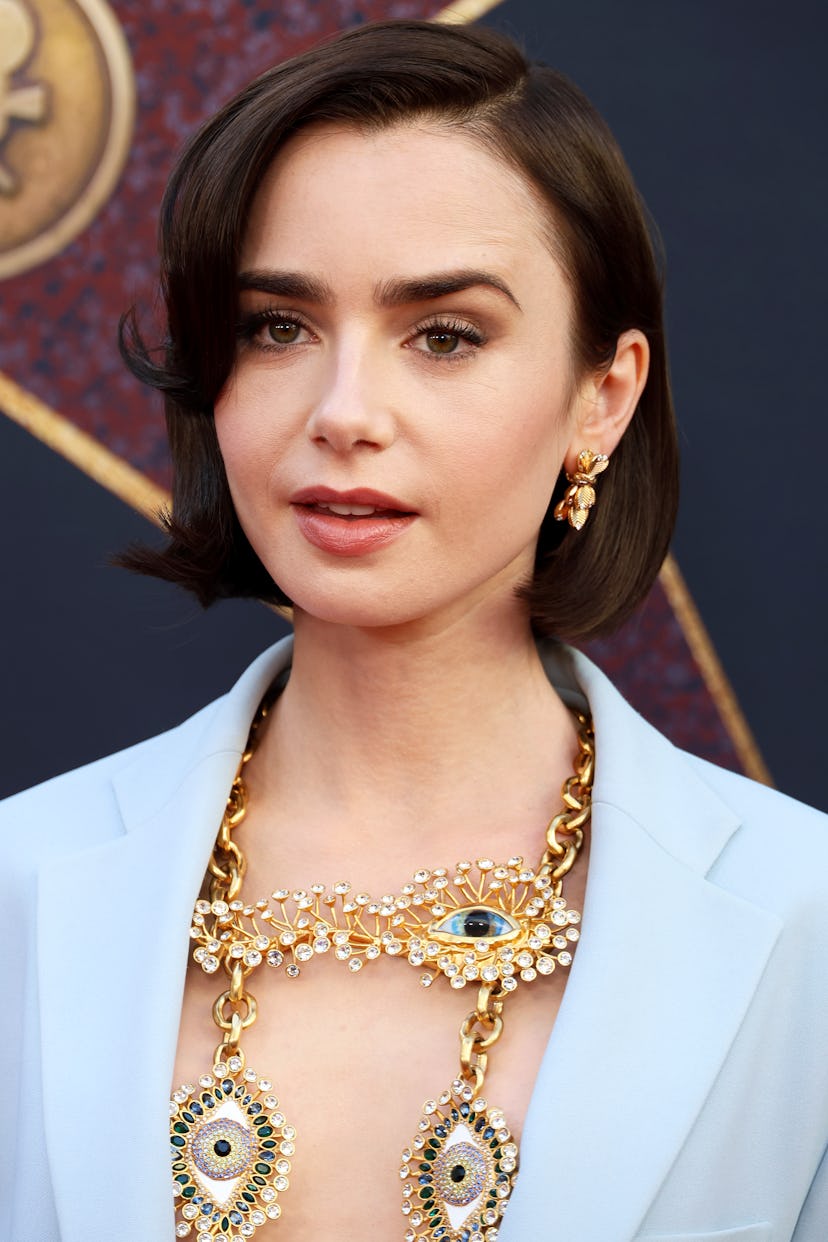 Flequillo lateral de Lily Collins