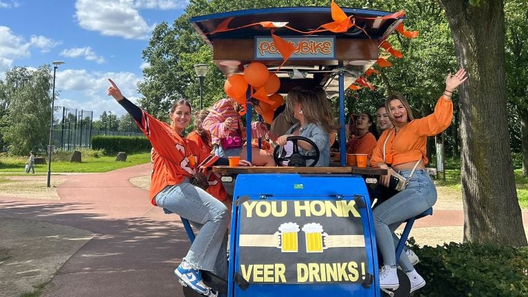 Los aficionados del Veldhoven Orange (foto: Sterre Lubse).