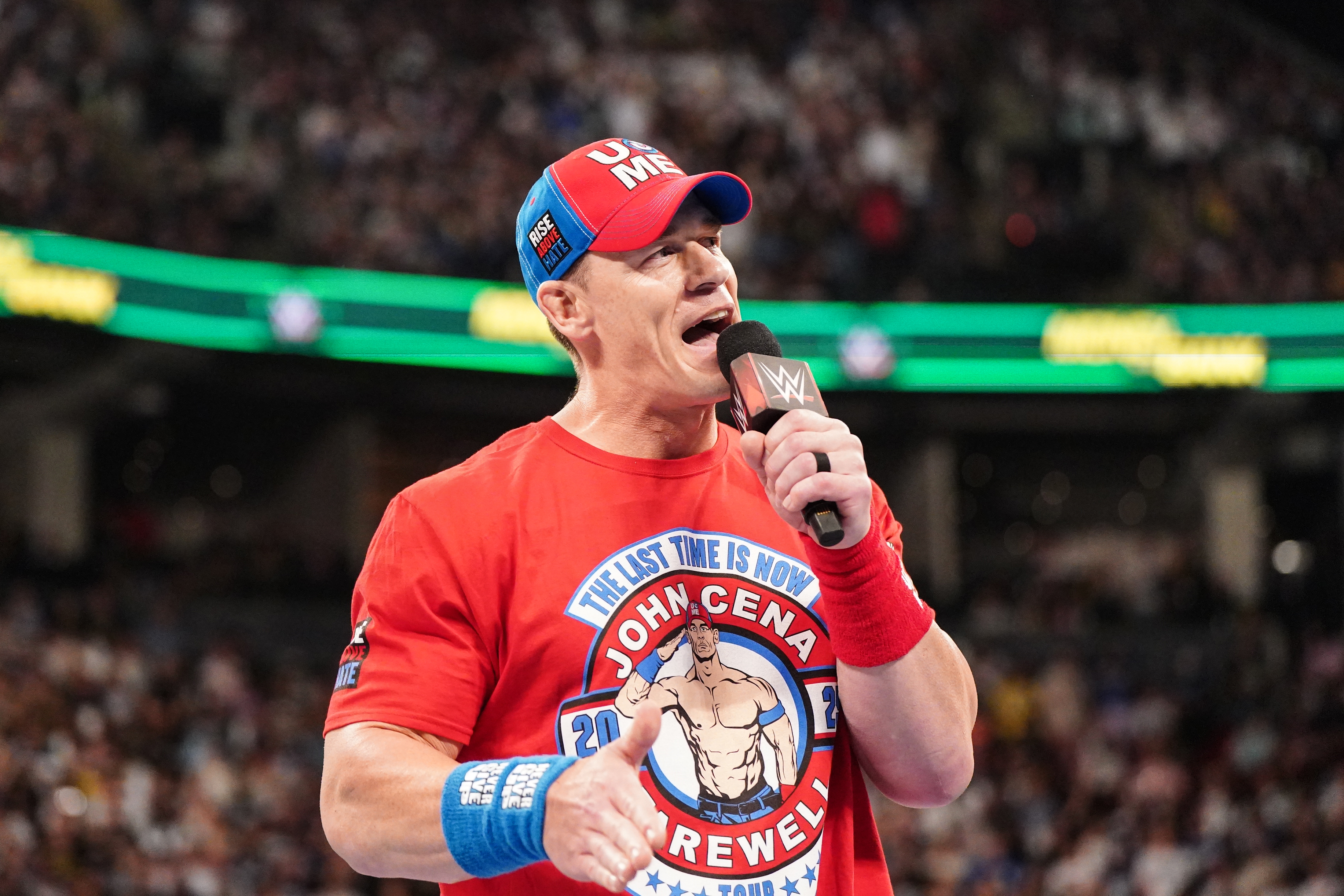 John Cena se dirige a la multitud por lo que puede ser la última vez