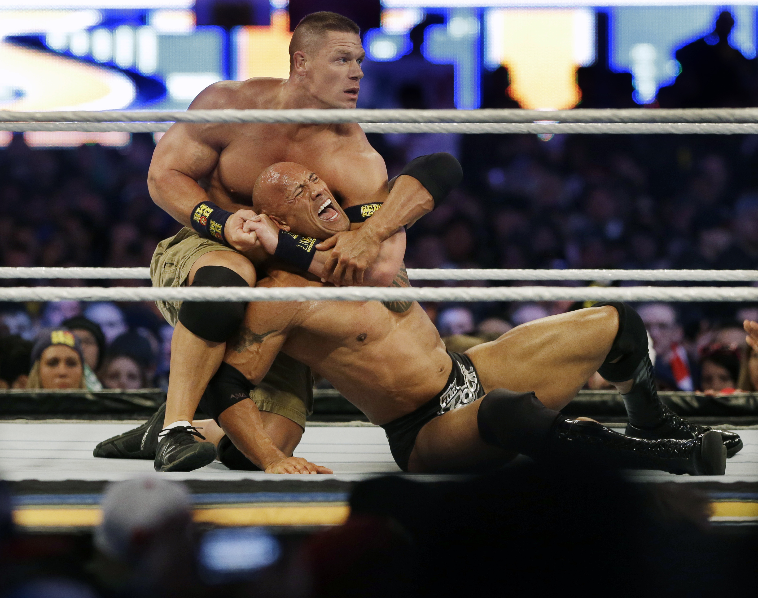 John Cena ha sido parte de algunos de los eventos más importantes en la historia de la WWE, incluido el enfrentamiento contra The Rock en WrestleMania en 2013 (en la foto)