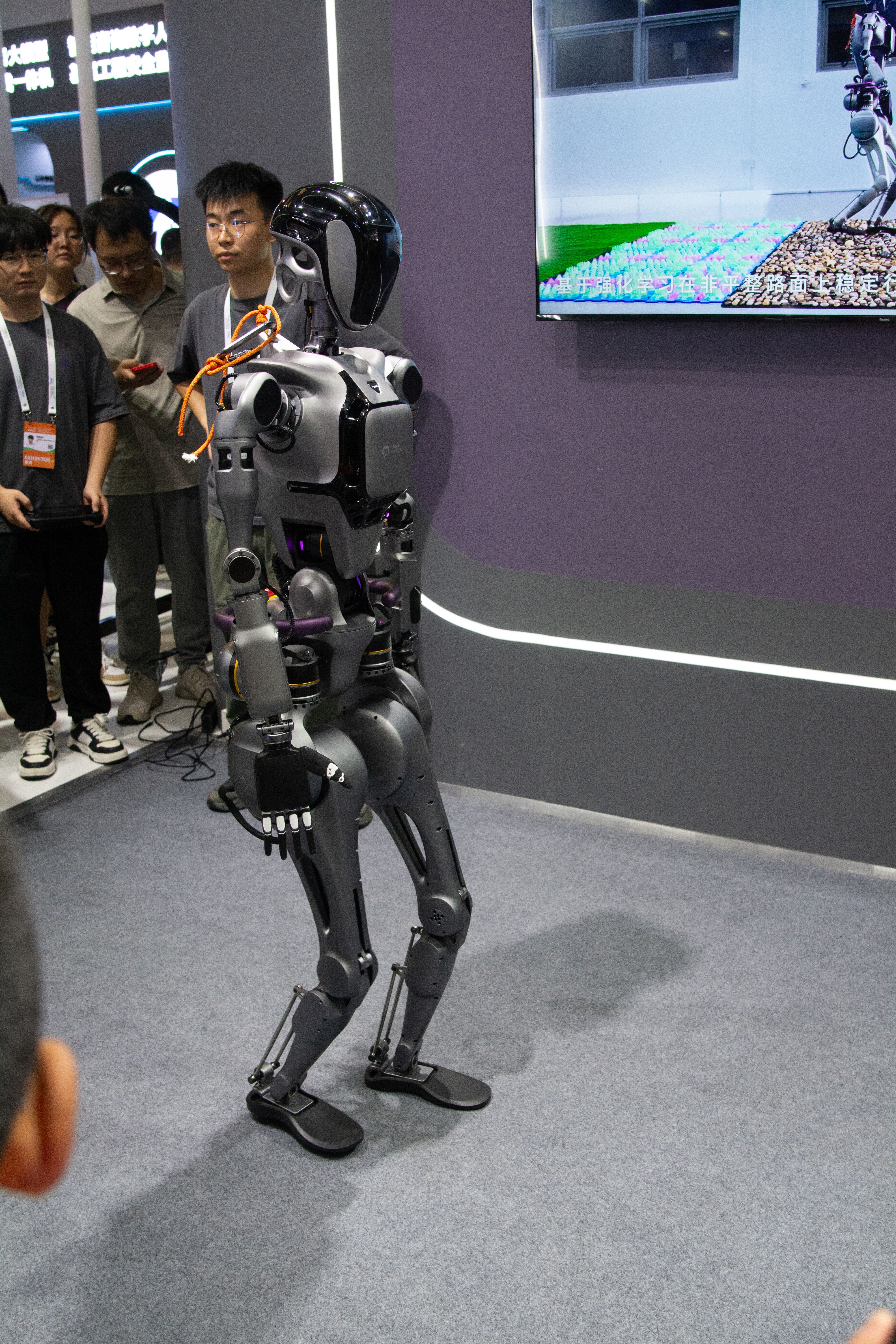 Otros robots como éste también estuvieron en exhibición en la Conferencia Mundial de Inteligencia Artificial.