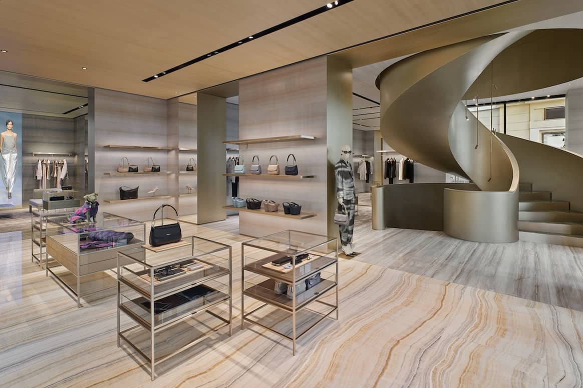 El interior de la nueva tienda de Giorgio Armani en Viena