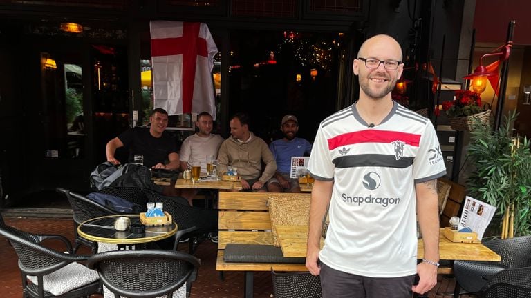 Jason ya había caminado anteriormente por Eindhoven vistiendo la camiseta del Manchester United (foto: Rogier van Son).
