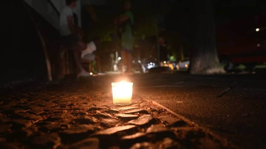 Se colocó una vela en la escena del crimen.