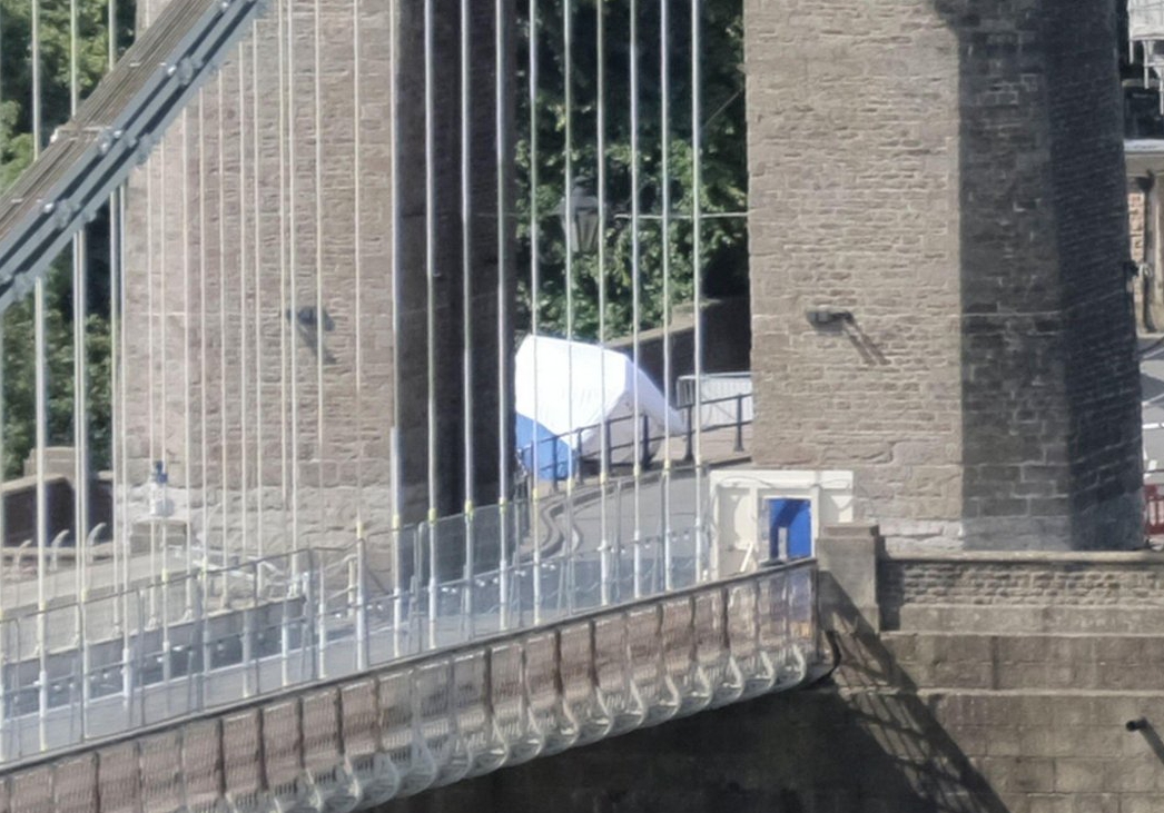 Una carpa para incidentes en el puente colgante de Clifton en Bristol