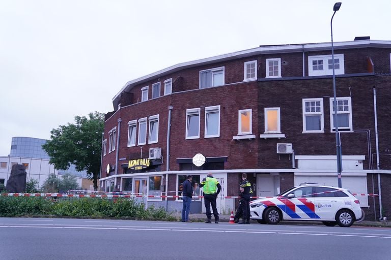 La policía está investigando en Nasmat Halab, en la calle Oude Engelenseweg, en Den Bosch (foto: Bart Meesters).
