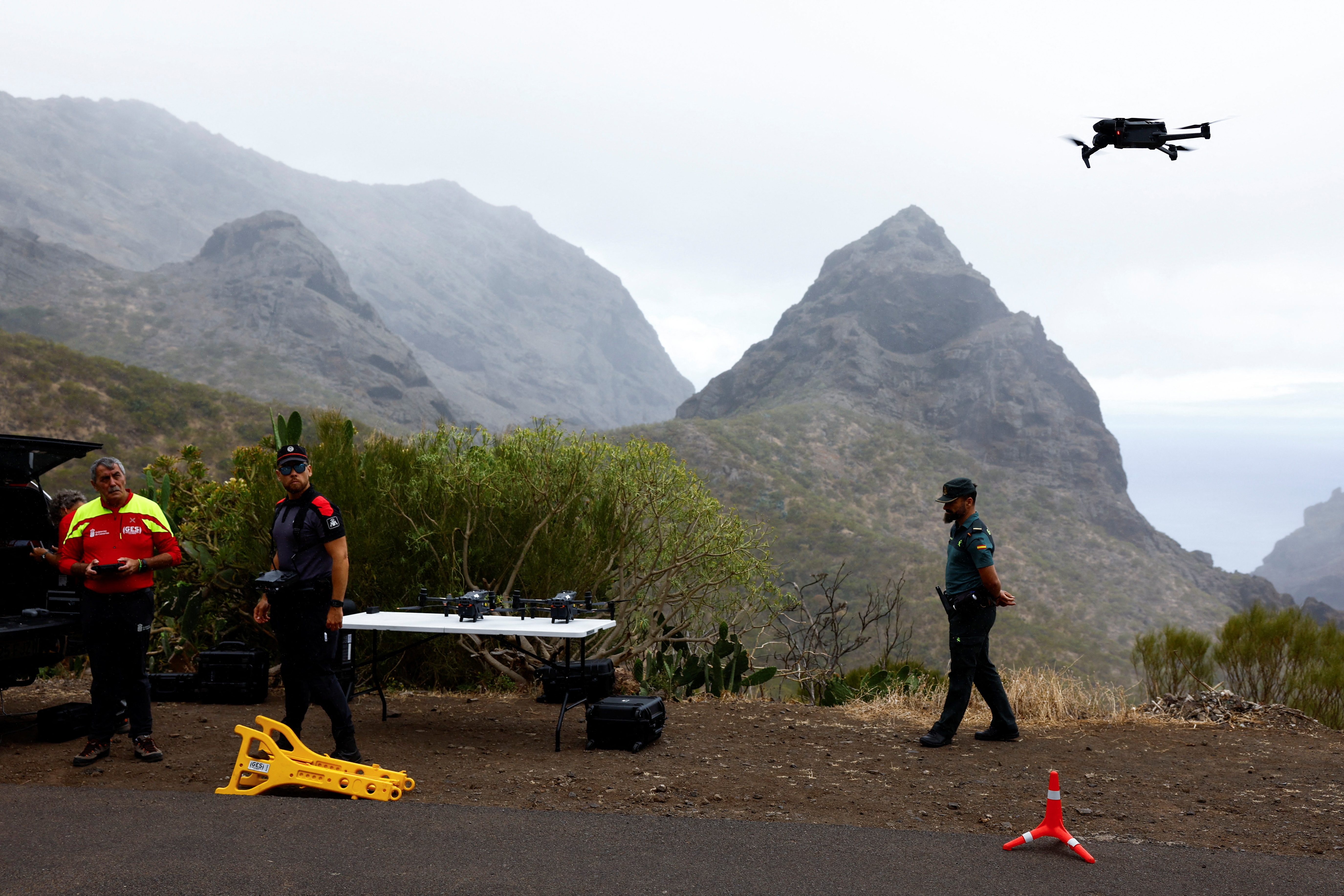 La policía utilizó varios métodos diferentes para encontrar al adolescente, incluidos drones.