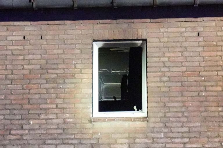El incendio se produjo en el baño de la casa de Wethouder Ebbenlaan en Helmond (foto: Harrie Grijseels/SQ Vision).