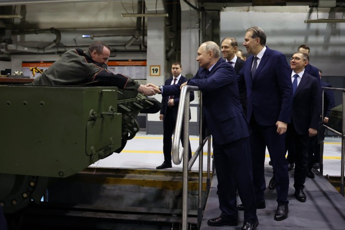 El presidente Putin visitará la principal fábrica de tanques del país en los Urales en febrero de 2024