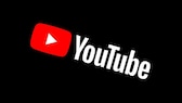 El modo oscuro en YouTube crea una atmósfera cinematográfica.