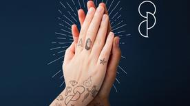 Un tatuaje como salvavidas: un círculo y dos semicírculos debajo simbolizan la voluntad de donar órganos.
