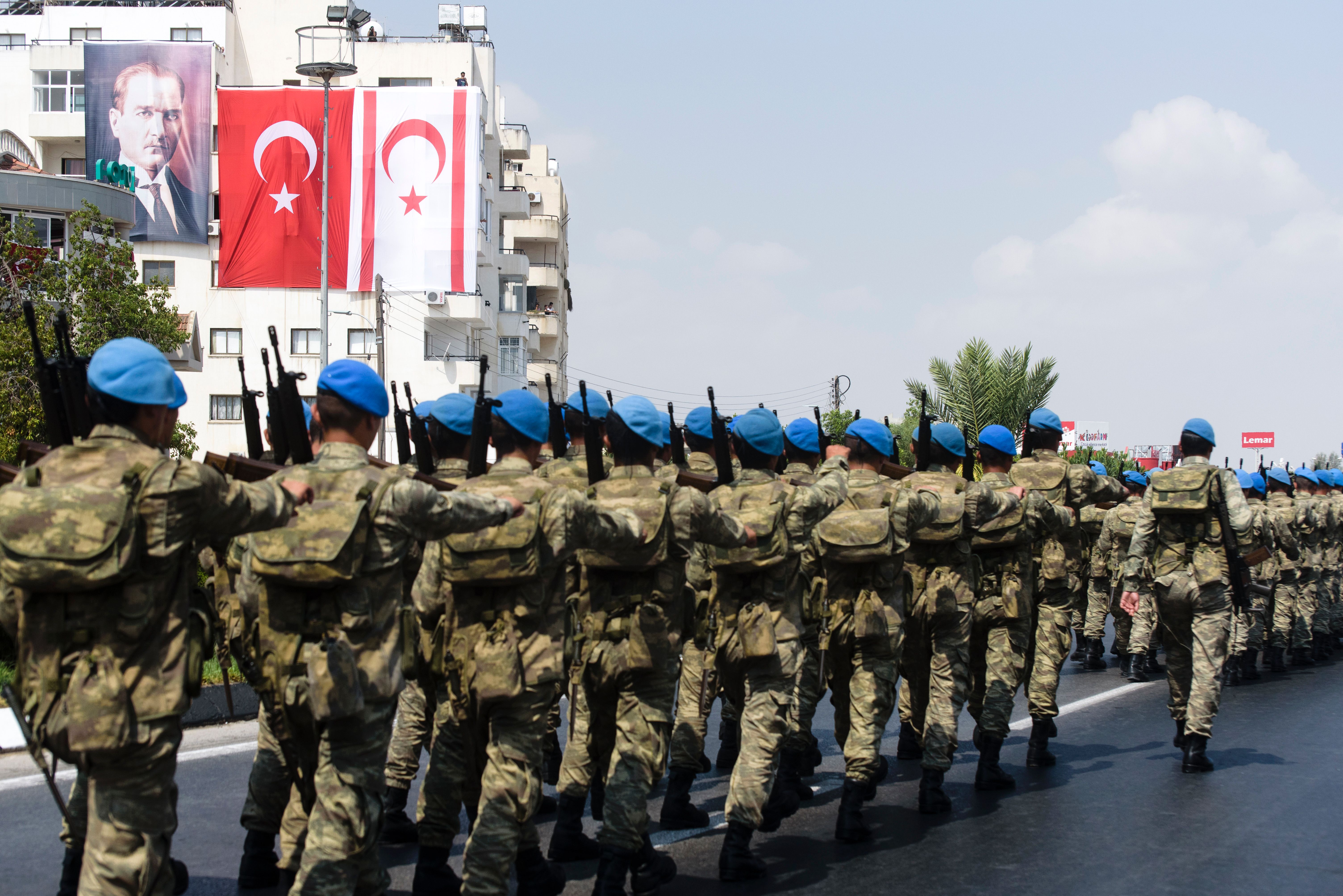 Soldados turcos marchan durante un desfile en la zona norte de Nicosia en 2016