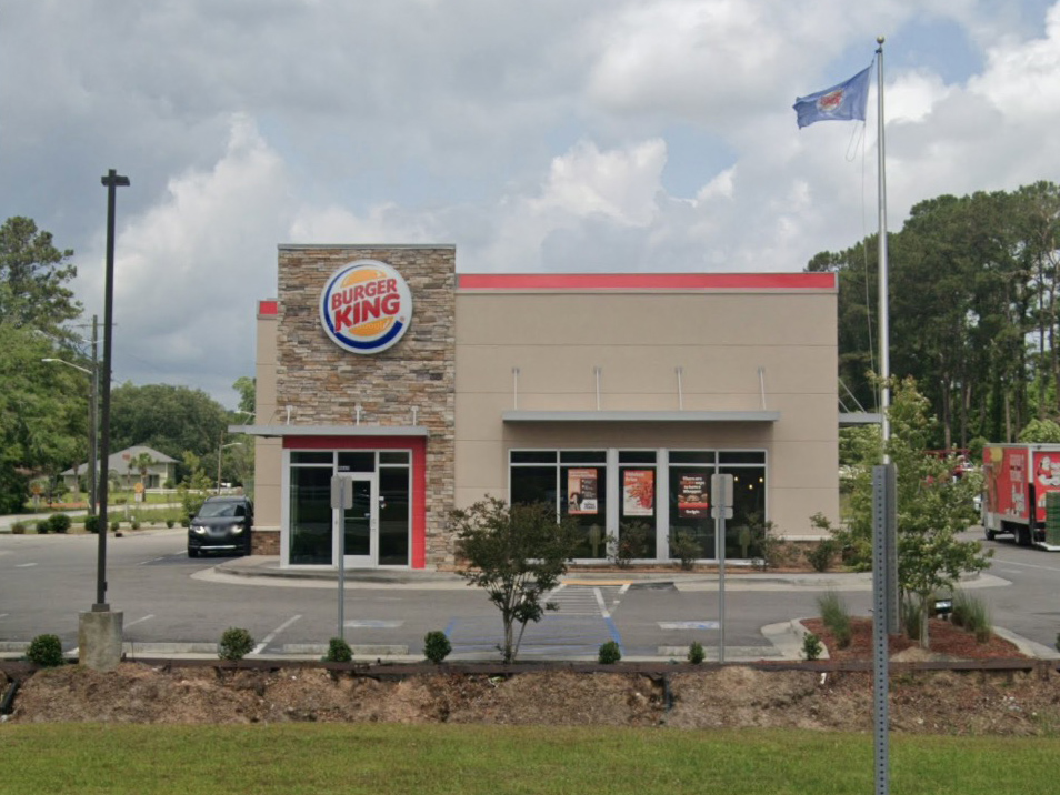 Fue encontrado detrás de esta sucursal de Burger King en Richmond Hill, Georgia, EE.UU.