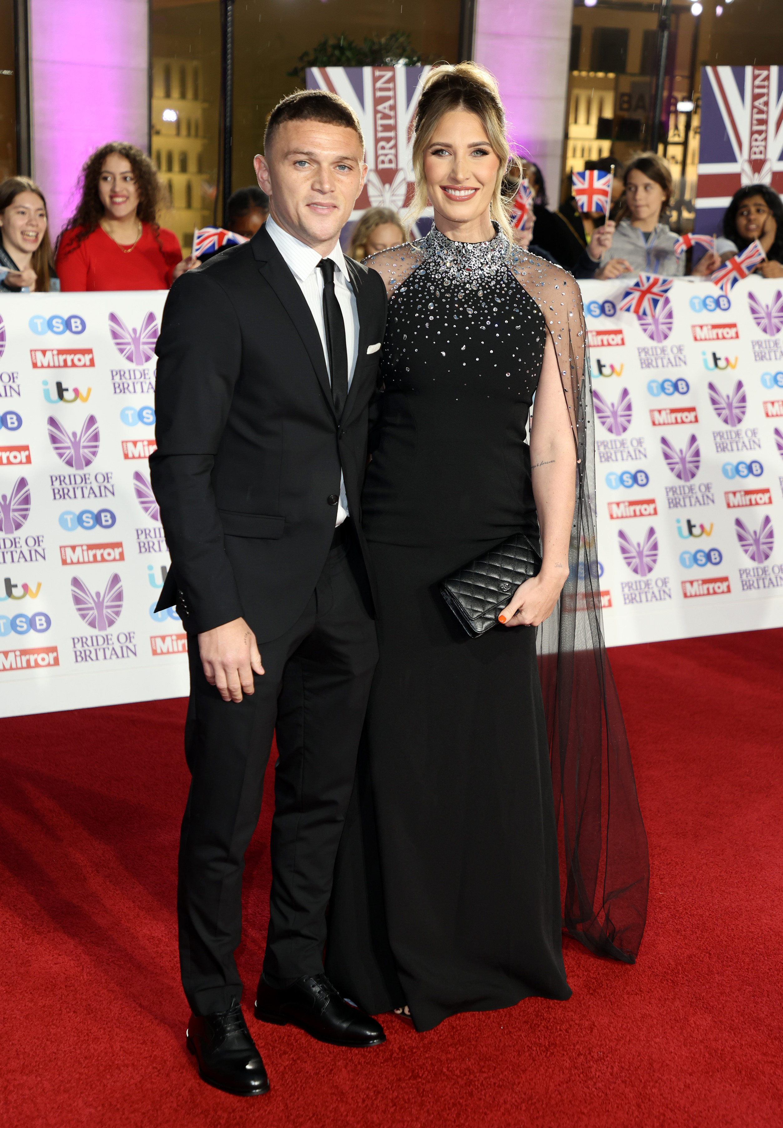Kieran Trippier y Charlotte fotografiados juntos en los premios Pride of Britain en 2022