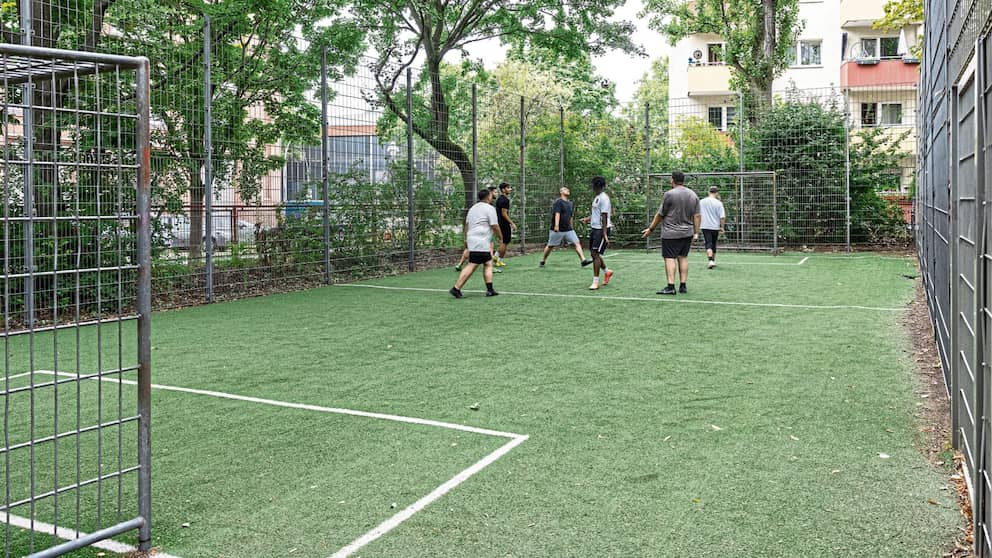 Los chicos todavía tienen que jugar en el antiguo green del campo de la Berlichingenstrasse.