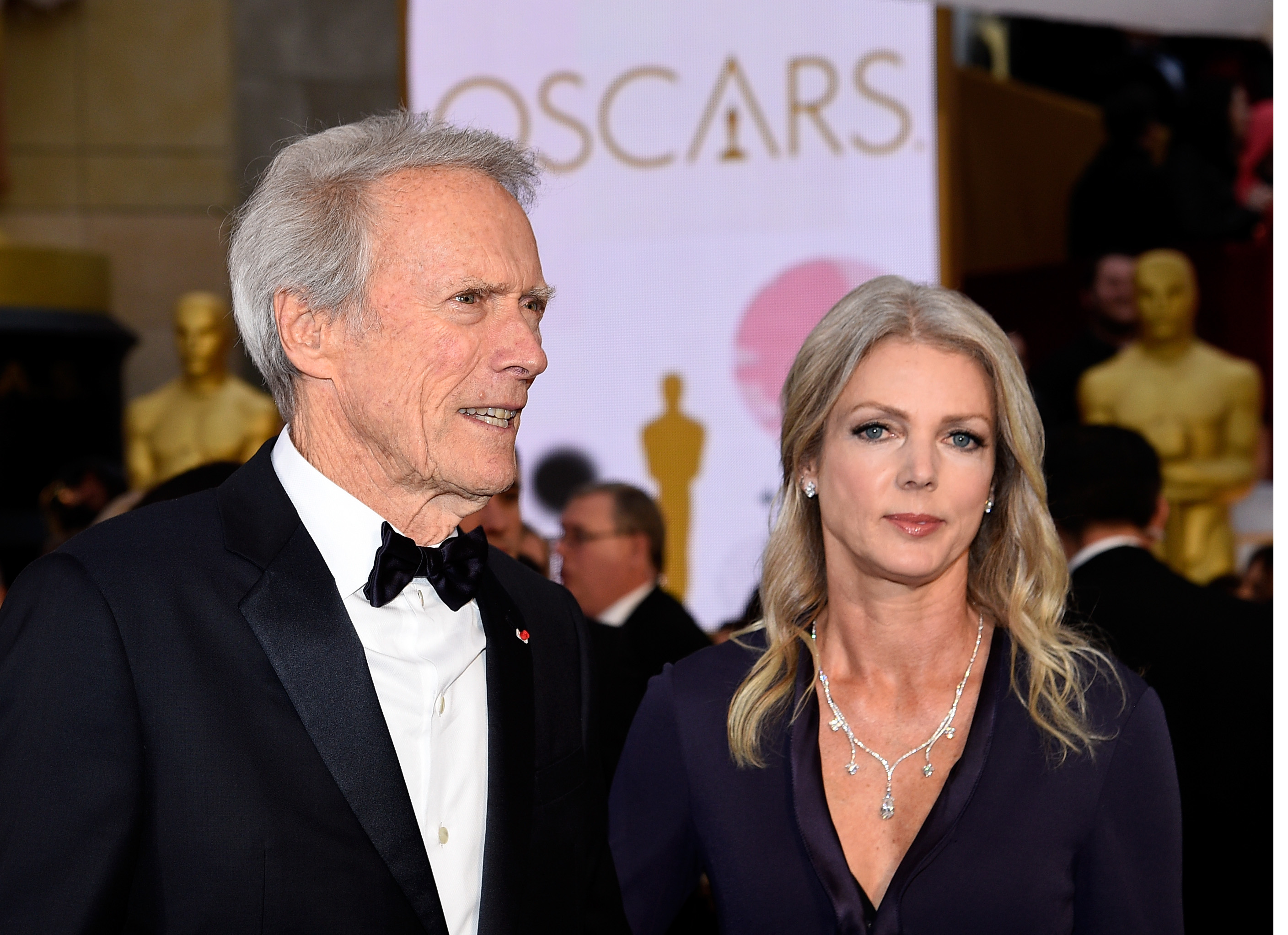 Sandera asistió a muchos eventos de alto perfil con Eastwood y pasó tiempo con sus hijos.