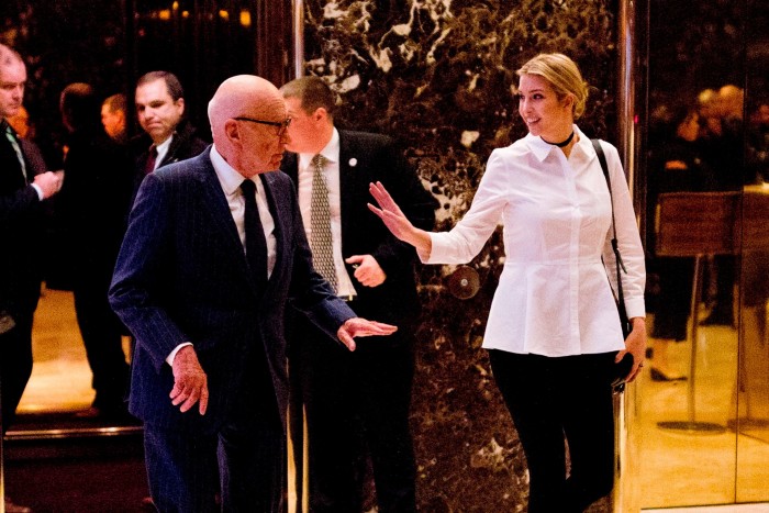Rupert Murdoch con Ivanka Trump en la Torre Trump en 2016